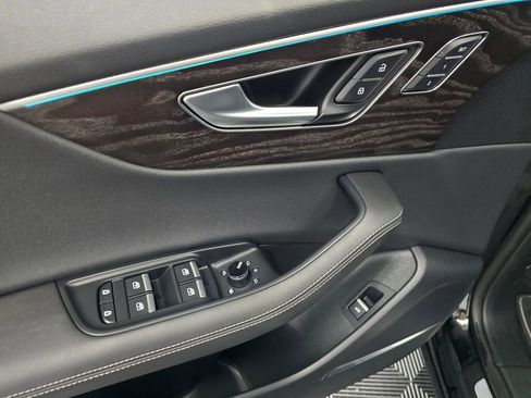 Used 2023 Audi Q8 Prestige image 35