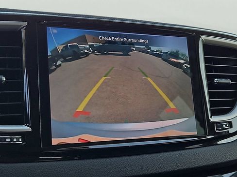 Certified 2024 Chrysler Pacifica Touring-L FWD image 18