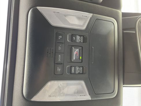 Used 2023 Toyota RAV4 SE image 18