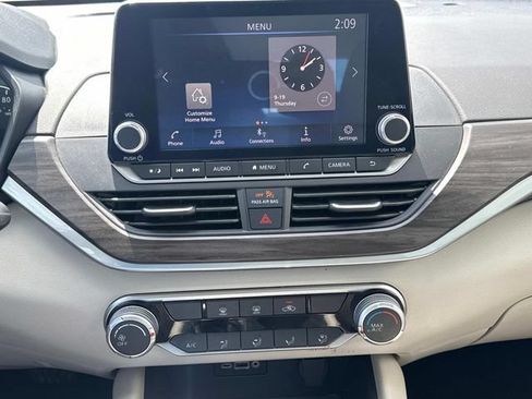 Used 2025 Nissan Altima 2.5 SV FWD image 30