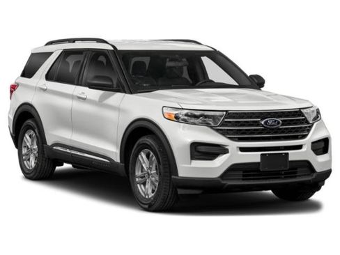 Certified 2021 Ford Explorer XLT w/ Equipment Group 202A RWD image 9