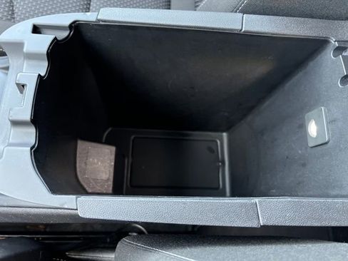 Used 2024 GMC Terrain SLE image 21