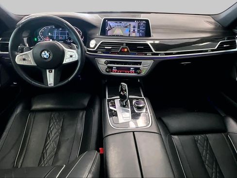 Used 2022 BMW 750i xDrive w/ Executive Package AWD/4WD image 15