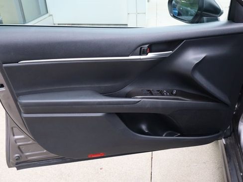 Used 2023 Toyota Camry SE image 18