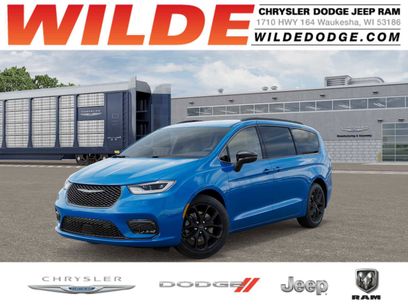 New 2026 Chrysler Pacifica Select w/ S Appearance Package