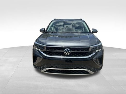 Certified 2022 Volkswagen Taos SE AWD/4WD image 8