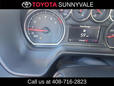 Used 2021 Chevrolet Suburban LT RWD image 3