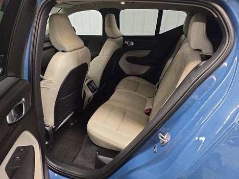 Used 2023 Volvo XC40 B5 Plus w/ Protection Package Premier AWD/4WD image 32