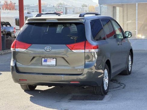 Used 2011 Toyota Sienna XLE image 4