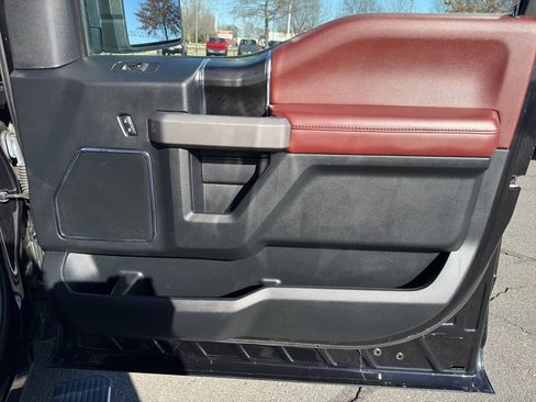 Used 2019 Ford F150 Platinum w/ Equipment Group 701A Luxury image 36