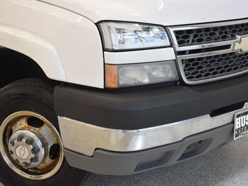 Used 2005 Chevrolet Silverado 3500 LS w/ Heavy-Duty Power Package AWD/4WD image 29