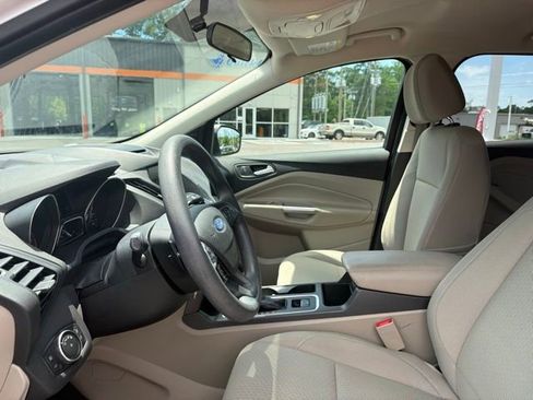 Used 2017 Ford Escape SE w/ Equipment Group 201A FWD image 14