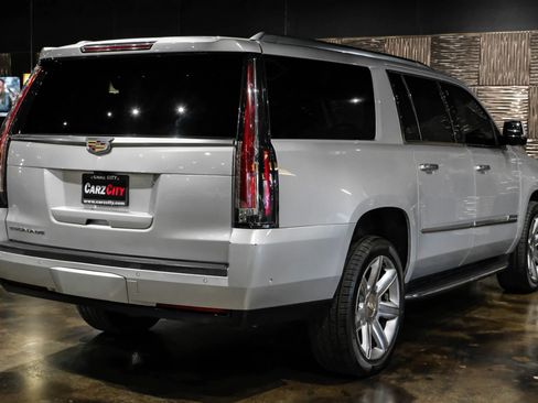 Used 2019 Cadillac Escalade ESV Luxury AWD/4WD image 8