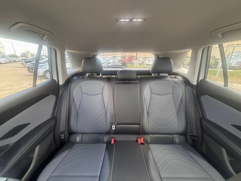Used 2026 Volkswagen Tiguan SE AWD/4WD image 40