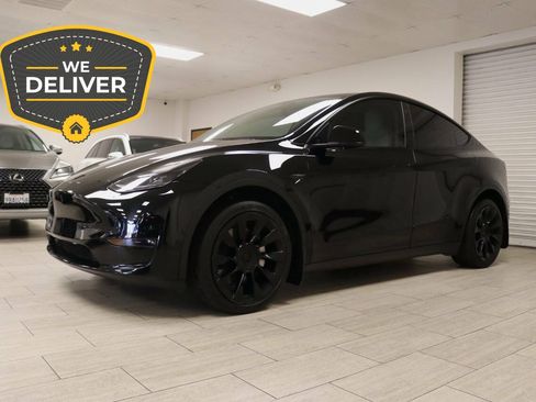 Used 2023 Tesla Model Y Long Range AWD/4WD image 2