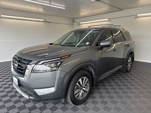 Used 2025 Nissan Pathfinder SL w/ Lighting Package (N92) FWD image 21