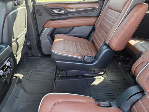 Used 2023 GMC Yukon Denali Ultimate w/ LPO, Floor Liner Package AWD/4WD image 27