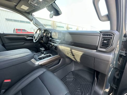 Used 2025 Chevrolet Silverado 1500 LT Trail Boss w/ Convenience Package II AWD/4WD image 30