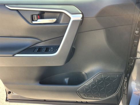 Used 2020 Toyota RAV4 XLE Premium image 21