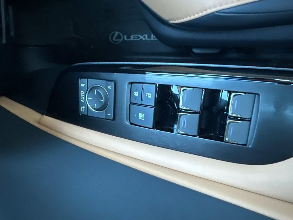 Certified 2025 Lexus ES 350 Ultra Luxury FWD image 15