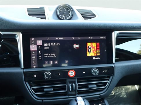 Used 2025 Porsche Macan image 22