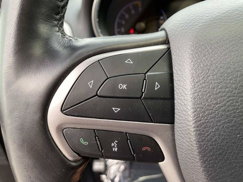 Used 2020 Jeep Grand Cherokee Altitude AWD/4WD image 18