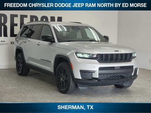 Used 2024 Jeep Grand Cherokee L Laredo AWD/4WD image 2