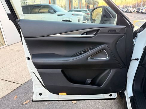 Used 2025 INFINITI QX60 Luxe w/ Black Edition image 40