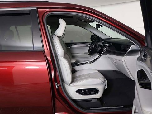 Used 2022 Jeep Grand Cherokee L Overland w/ Advanced Protech Group III image 38