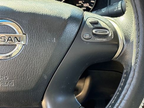 Used 2015 Nissan Pathfinder SL w/ SL Tech Package image 21