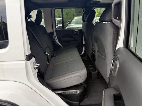 Used 2025 Jeep Wrangler Sahara AWD/4WD image 14