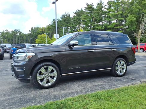 Used 2024 Ford Expedition Platinum AWD/4WD image 5