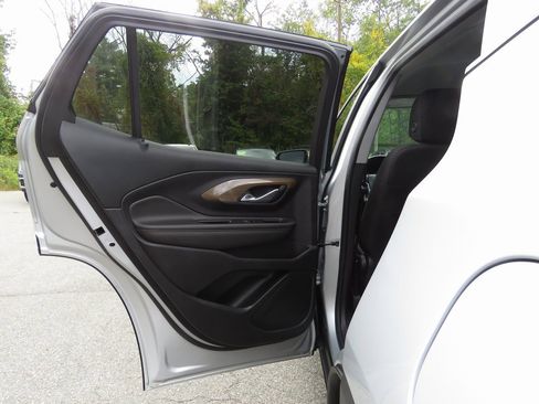 Used 2021 GMC Terrain SLE image 19