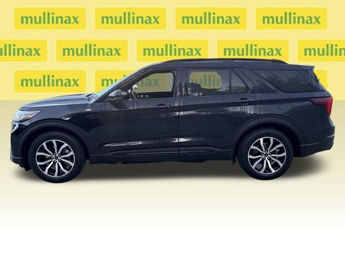 Used 2025 Ford Explorer ST-Line image 10