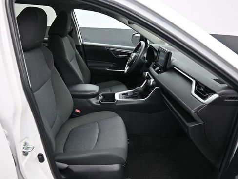 Certified 2022 Toyota RAV4 XLE image 24