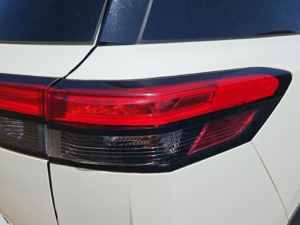 Used 2022 Nissan Pathfinder SV FWD image 21