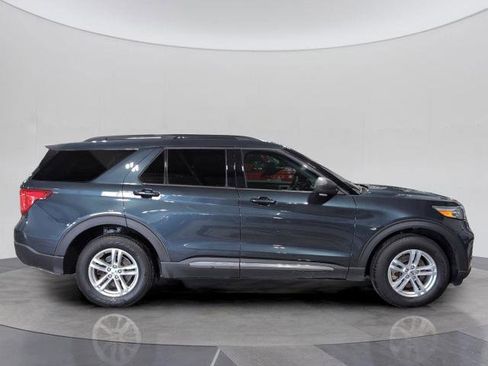 Certified 2023 Ford Explorer XLT w/ Equipment Group 202A AWD/4WD image 5