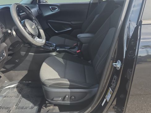 Used 2022 Kia Soul S FWD image 9