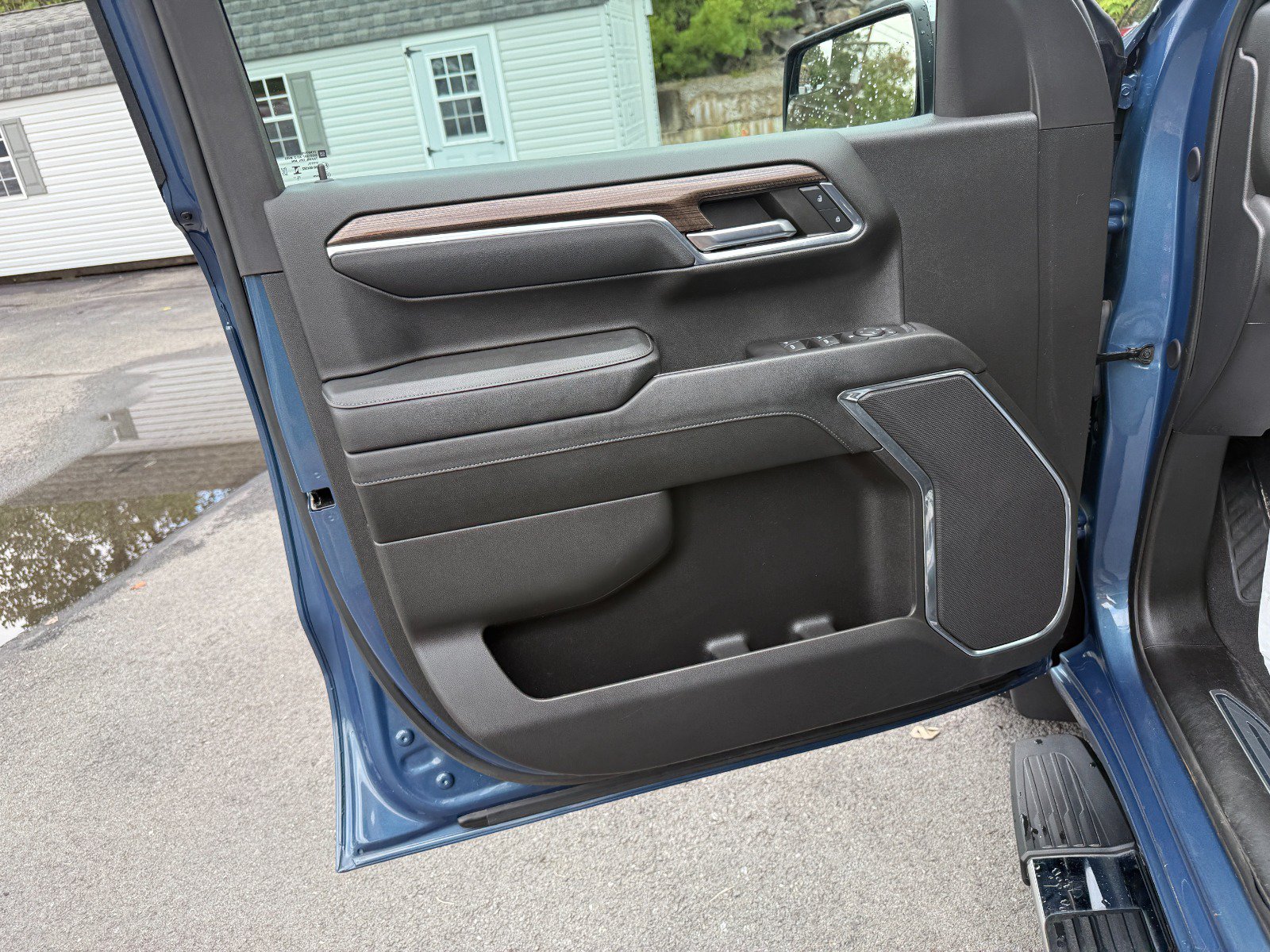 Certified 2024 Chevrolet Silverado 1500 LT AWD/4WD image 15