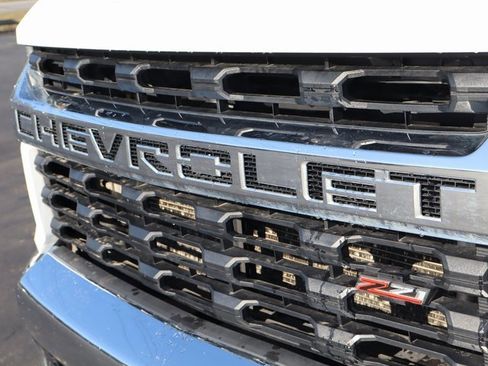 Used 2023 Chevrolet Silverado 2500 LT image 43