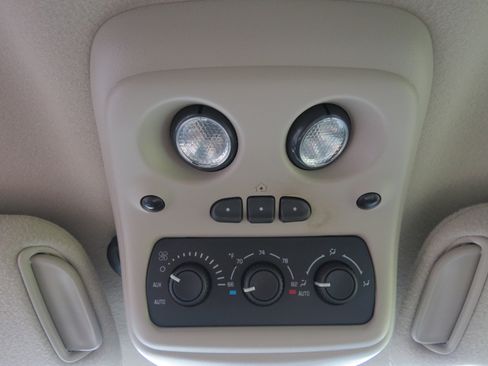 Used 2004 Chevrolet Tahoe LT w/ LT Preferred Equipment Group RWD image 19