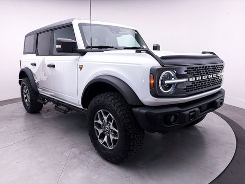 Used 2023 Ford Bronco Badlands image 10
