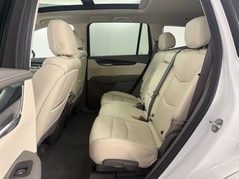 Used 2022 Cadillac XT6 Premium Luxury image 16