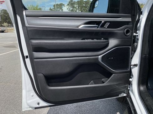 New 2025 Jeep Wagoneer L Base w/ Premium Group I image 15