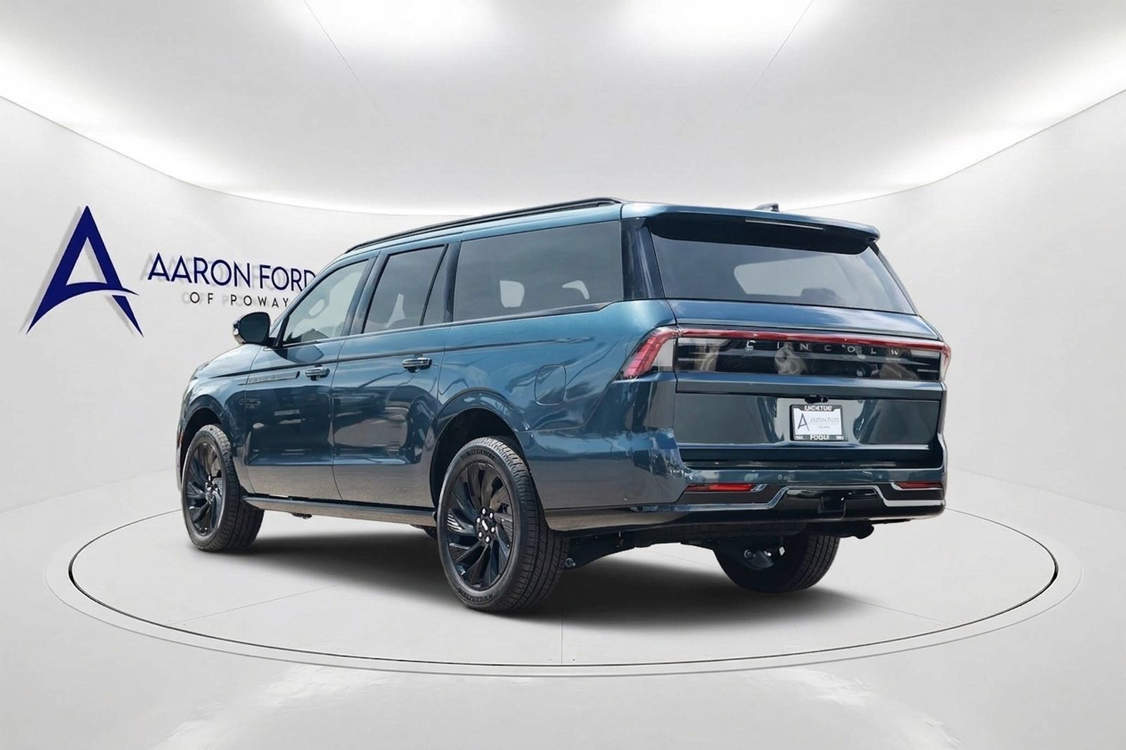 Used 2025 Lincoln Navigator L Reserve w/ Jet Appearance Package AWD/4WD image 7