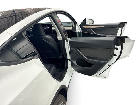 Certified 2023 Tesla Model Y Long Range AWD/4WD image 12