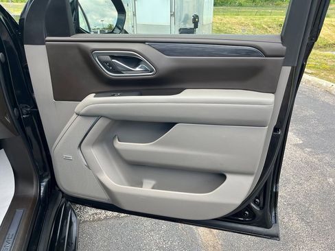 Used 2023 GMC Yukon XL SLT w/ SLT Luxury Package AWD/4WD image 22