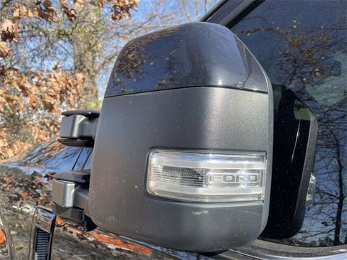 Used 2022 Ford F250 Platinum w/ FX4 Off-Road Package image 5