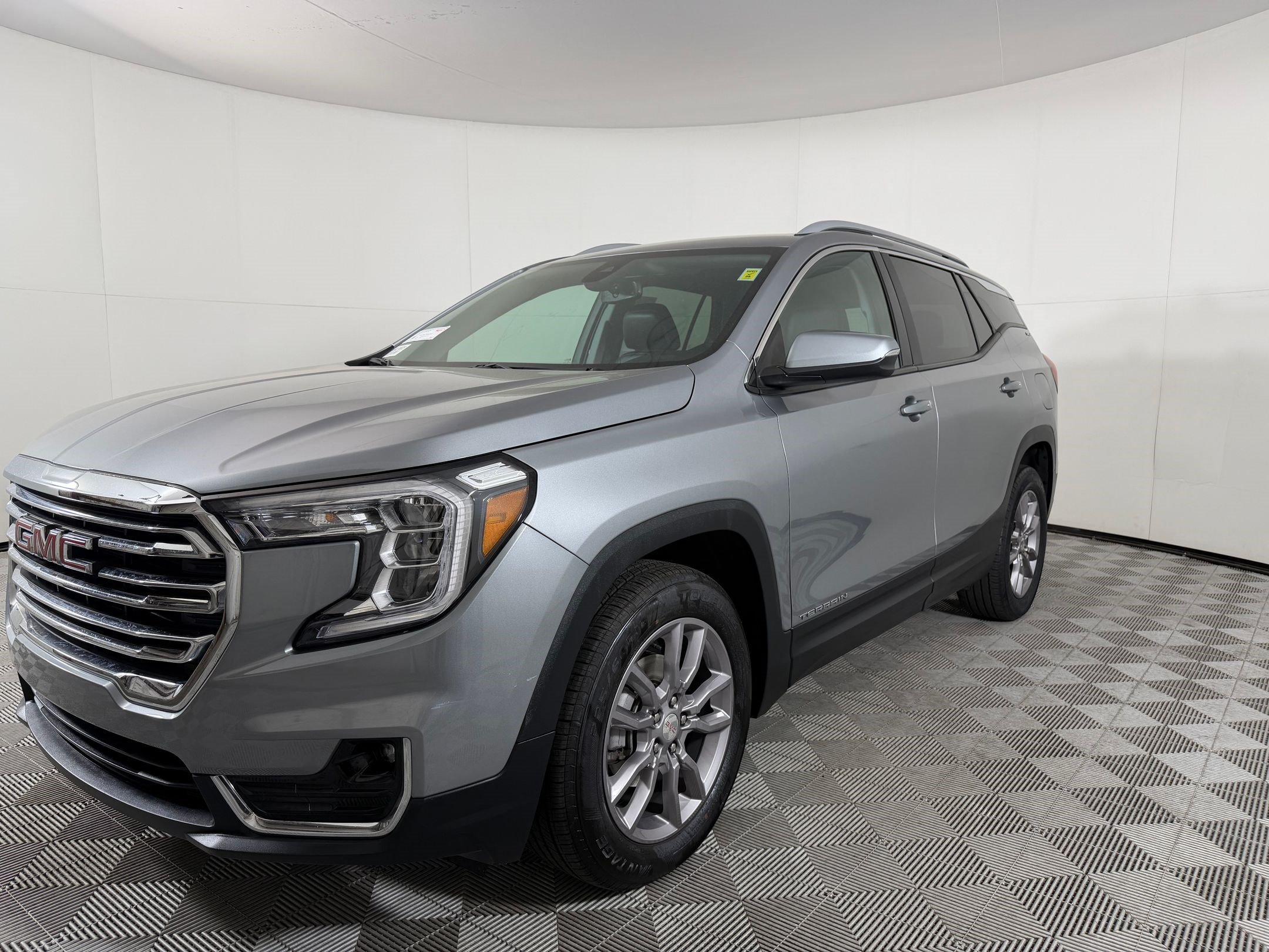 Used 2024 GMC Terrain SLT AWD/4WD image 36