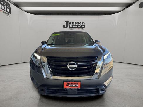 Used 2025 Nissan Pathfinder SV FWD image 4